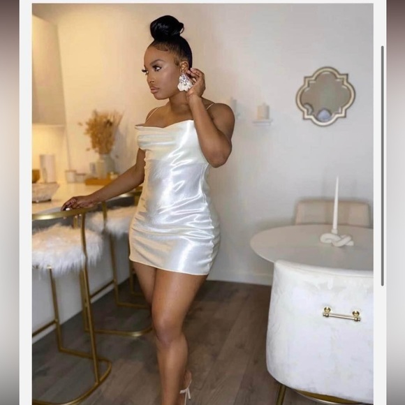 I’m selling this beautiful party dress, cream color, soft material - Picture 2 of 4